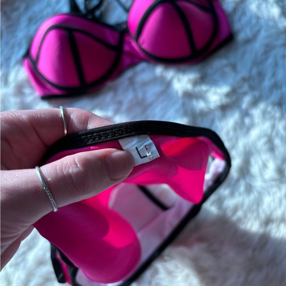 Pink bikini - Picture 6 of 11